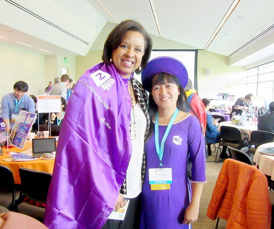 Educator Nguyen Thi Lieu wears the Vietnamese long violet traditional dress- Ao dai at the 2015 Microsoft Global Education Forum. (Photo:SGGP)